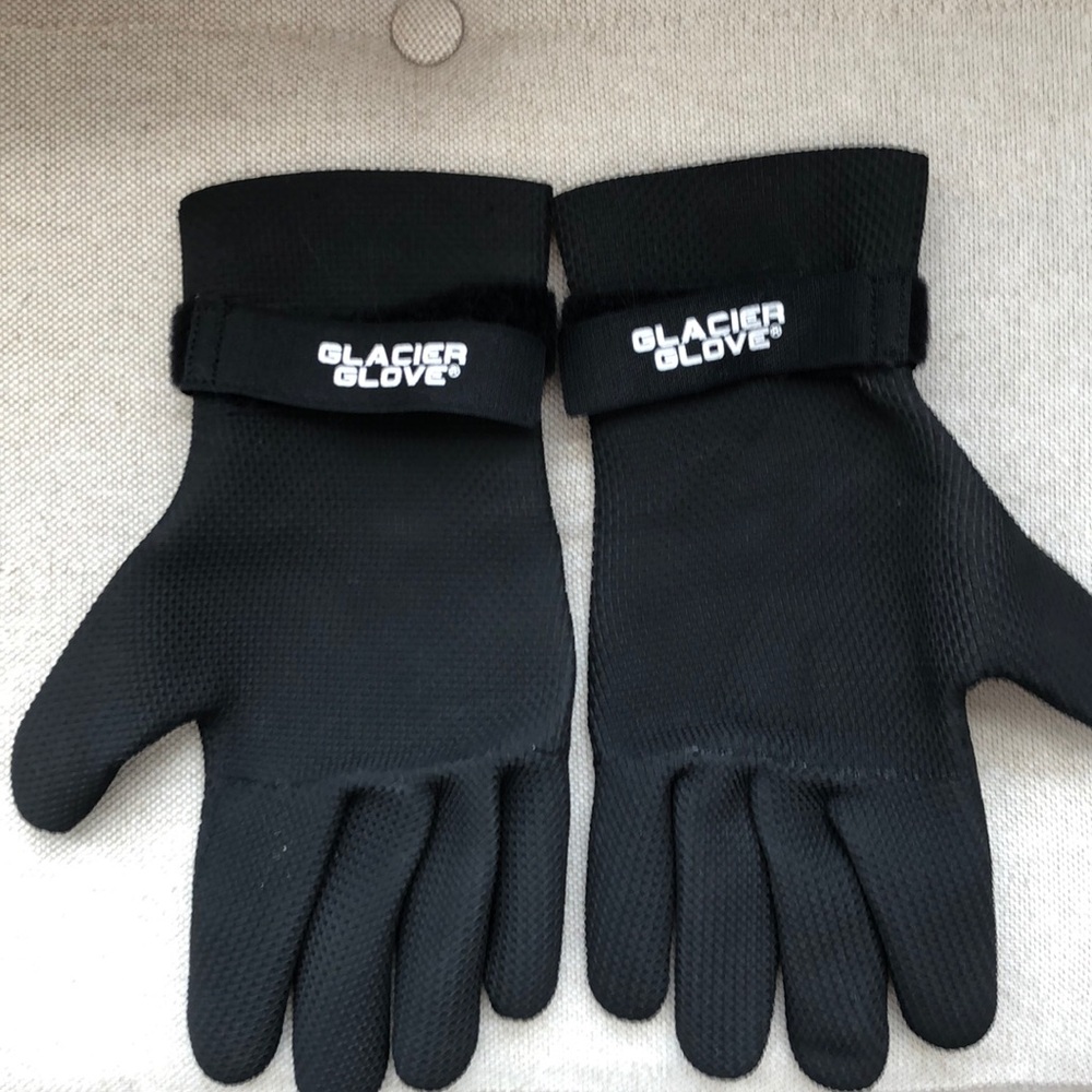 Waterproof winter gloves